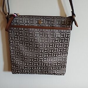TOMMY HILFIGER PURSE, CROSSBODY PURSE, SHOULDER, OR HANDBAG 9.5" X 9.5".